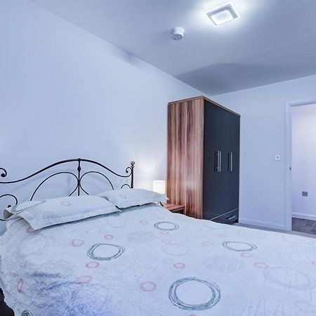 Apartament Luxury 2 Bed Flat In A New Block In East Acton Londyn Zewnętrze zdjęcie
