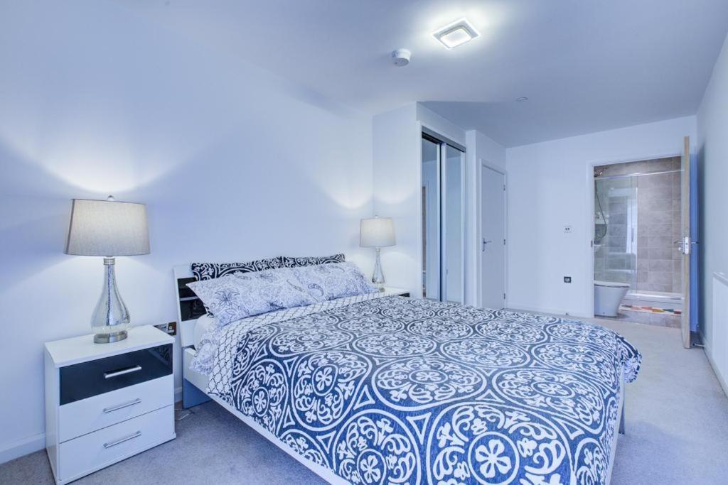 Apartament Luxury 2 Bed Flat In A New Block In East Acton Londyn Zewnętrze zdjęcie