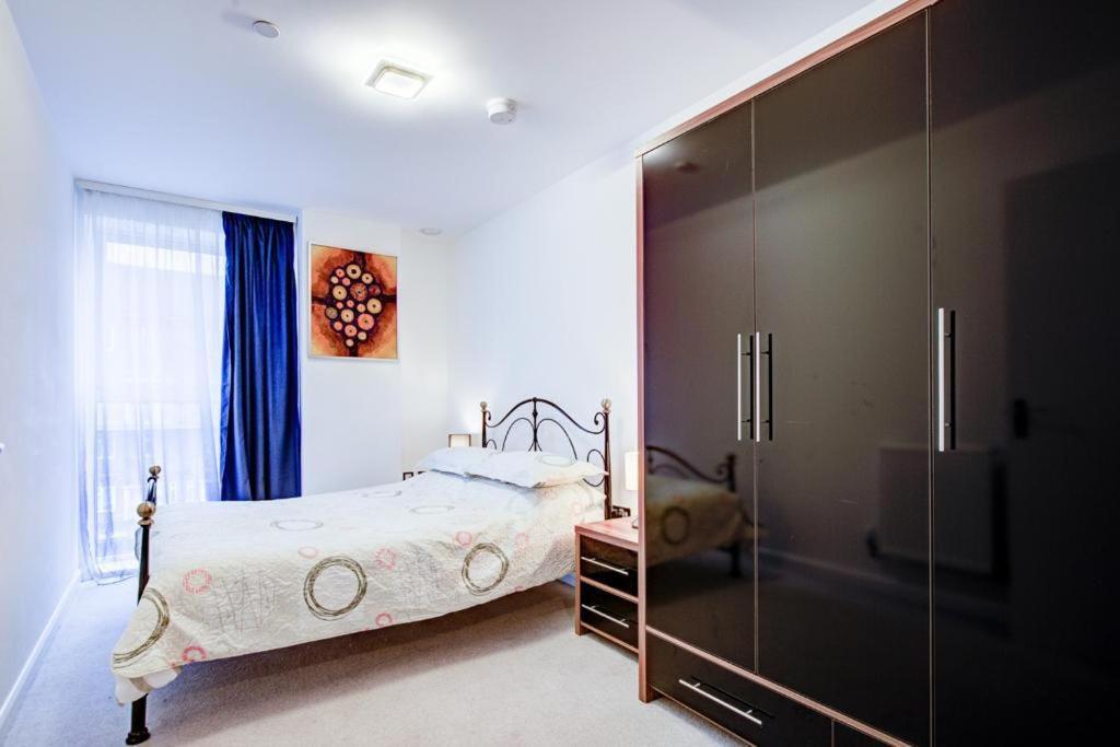 Apartament Luxury 2 Bed Flat In A New Block In East Acton Londyn Zewnętrze zdjęcie