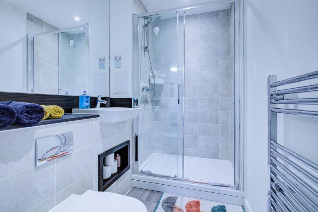 Apartament Luxury 2 Bed Flat In A New Block In East Acton Londyn Zewnętrze zdjęcie