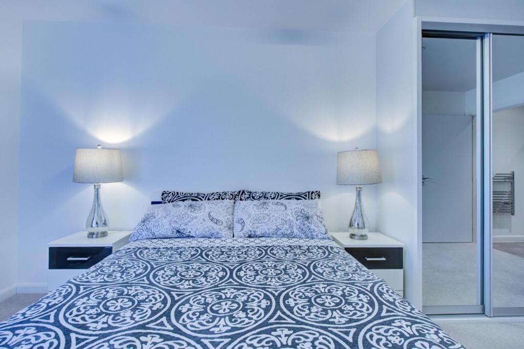 Apartament Luxury 2 Bed Flat In A New Block In East Acton Londyn Zewnętrze zdjęcie